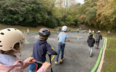 Située à proximité du lac, la piste à bosses (pump track) est désormais ouverte au public